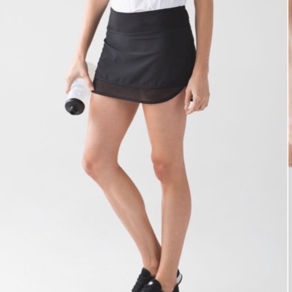 Lululemon Hotty Hot black skorts/skirt size 8/eight